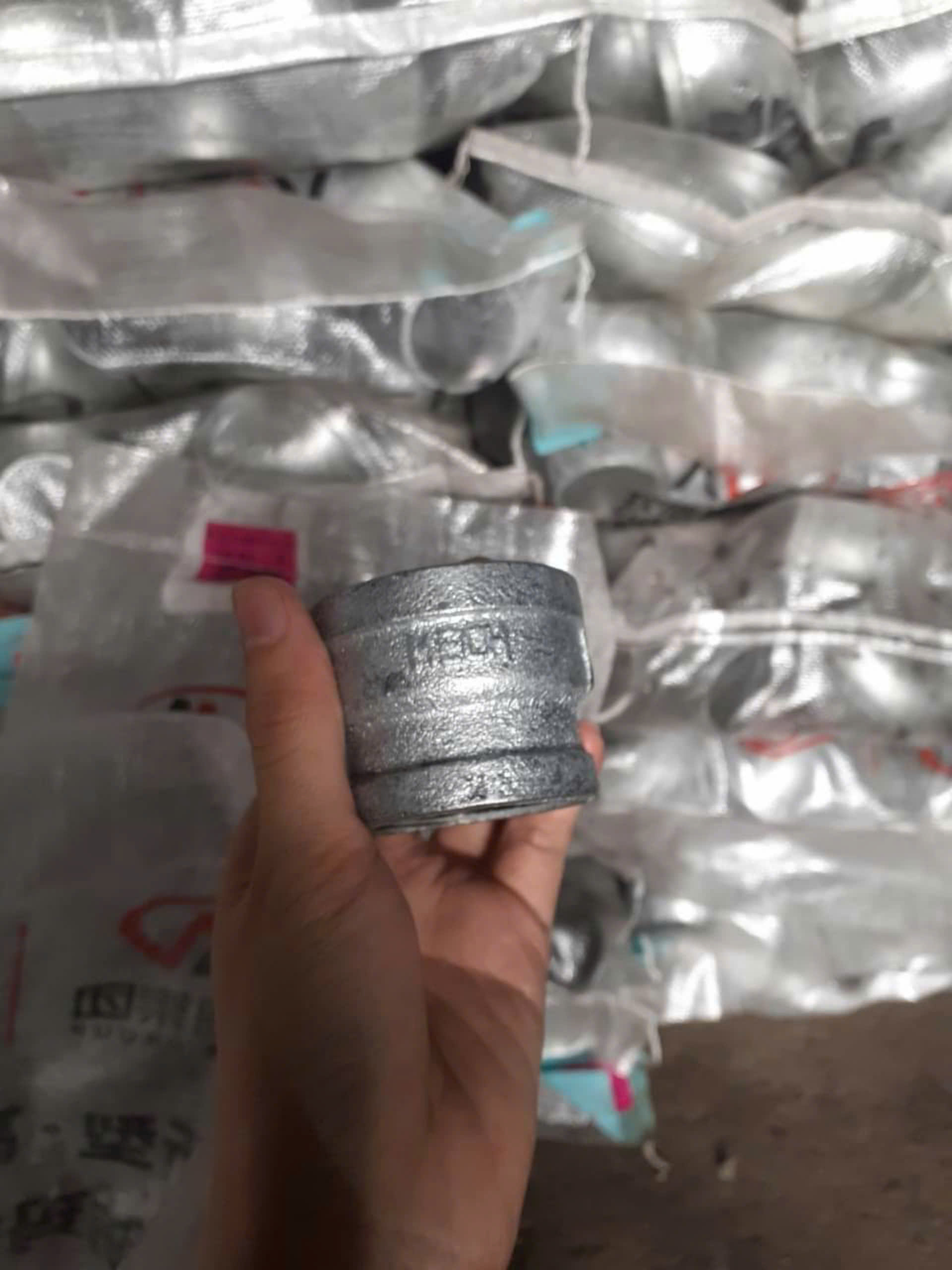 Bầu giảm ren MECH