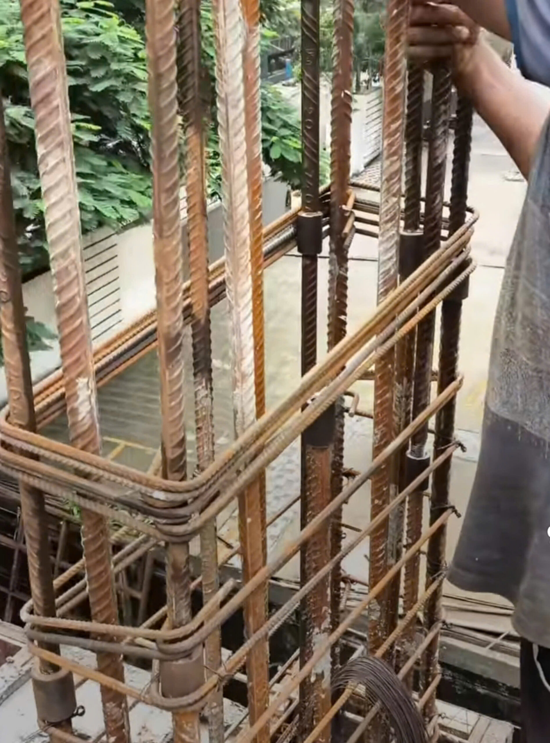 Nối thép cột bằng ống nối có ren