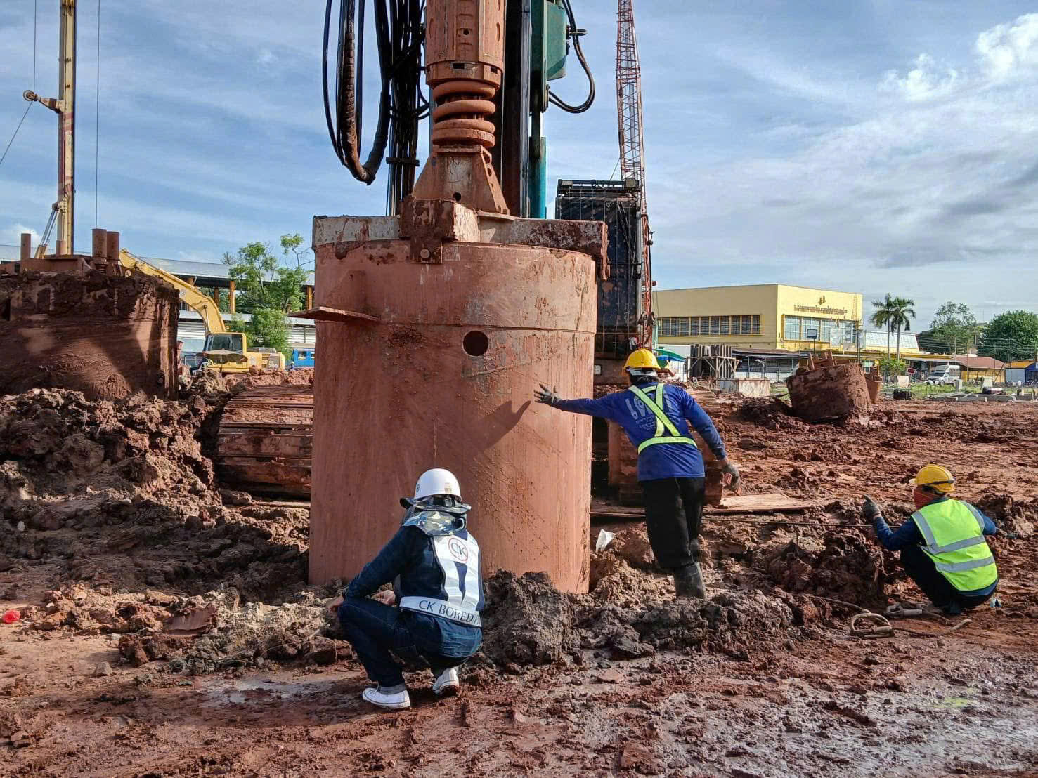 Ống vách trong thi công cọc khoan nhồi (Casing)