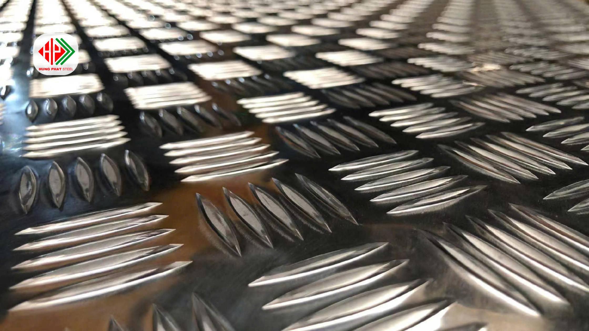 Tấm inox gân hoa văn chống trượt
